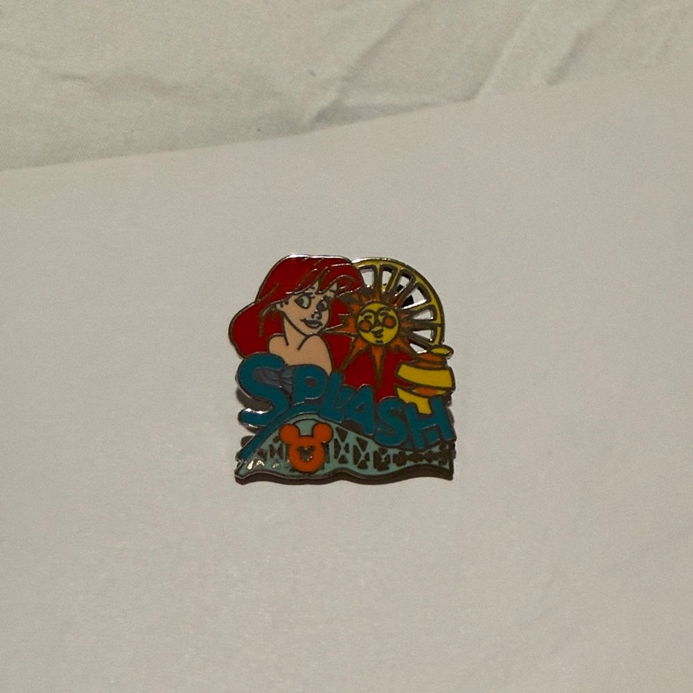 Disney 2007 Hidden Mickey Disney Land Resort Collection